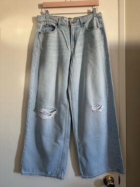 Old Navy Baggy Wide Maria Destroy Jeans in Light Wash Women’s Size 6
